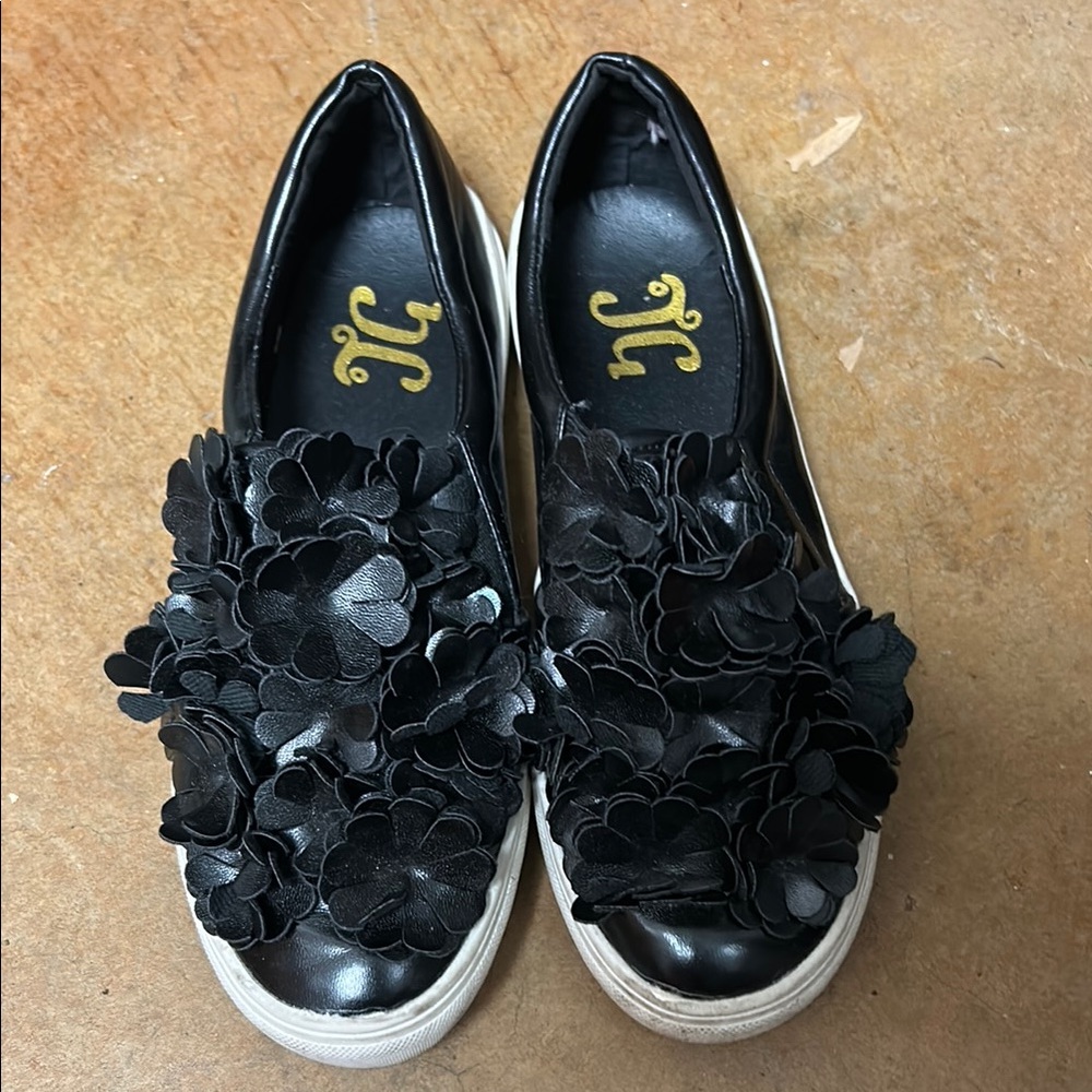 JC Leather Black Floral Women's Slip On Shoes. Adorable! Excellent Condition! 6